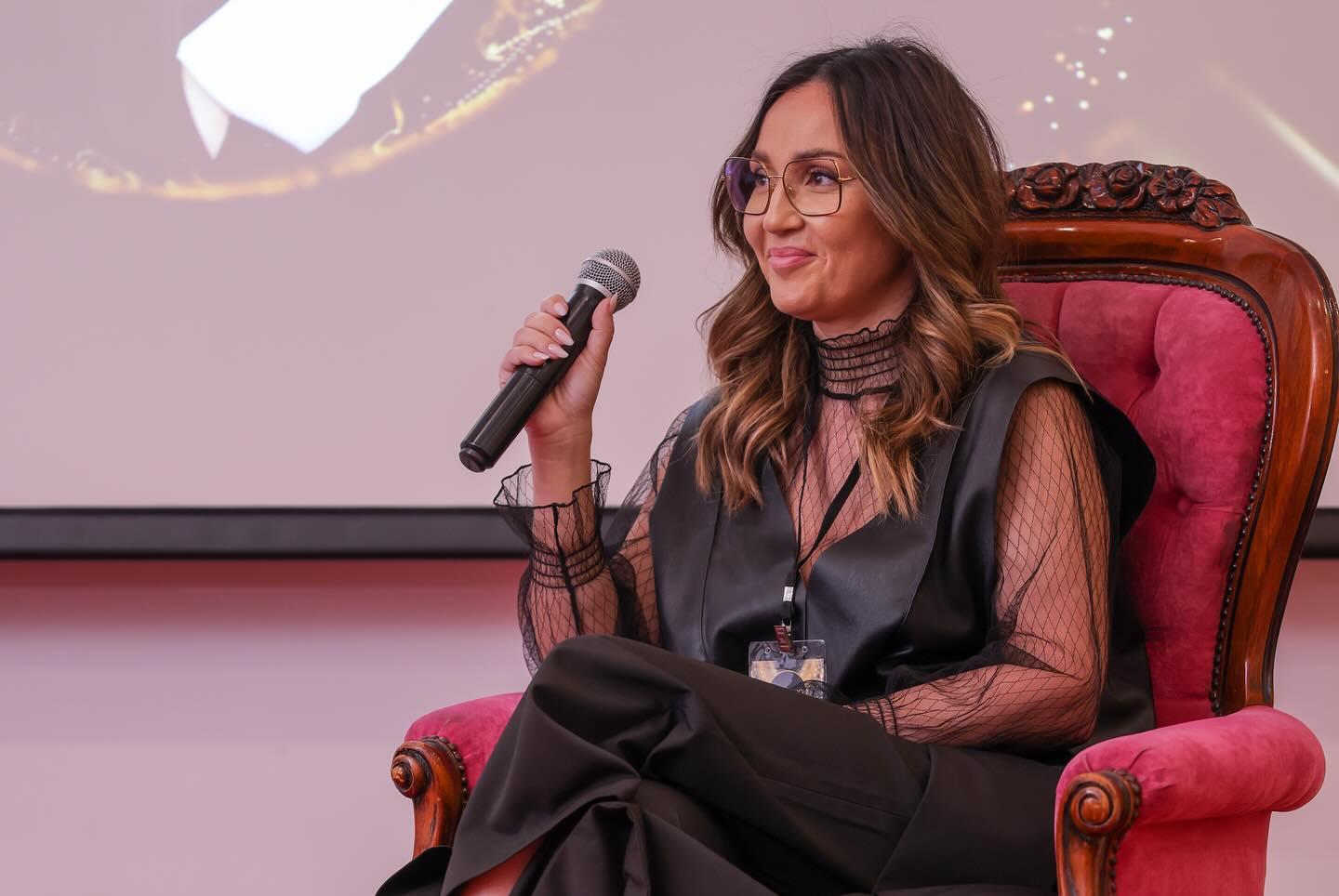 Lidia Cristea în cabinetul Tadashi Beauty Hub din Onești